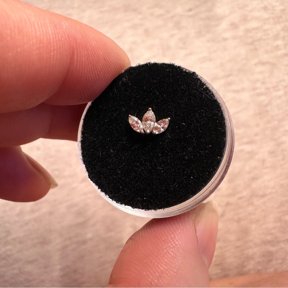 14k solid yellow gold marquise natural diamond earring stud helix lotus - Picture 2 of 5